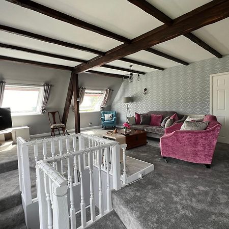 The Loft @ Brighouse Apartment Bagian luar foto