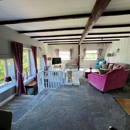 The Loft @ Brighouse Apartment Bagian luar foto