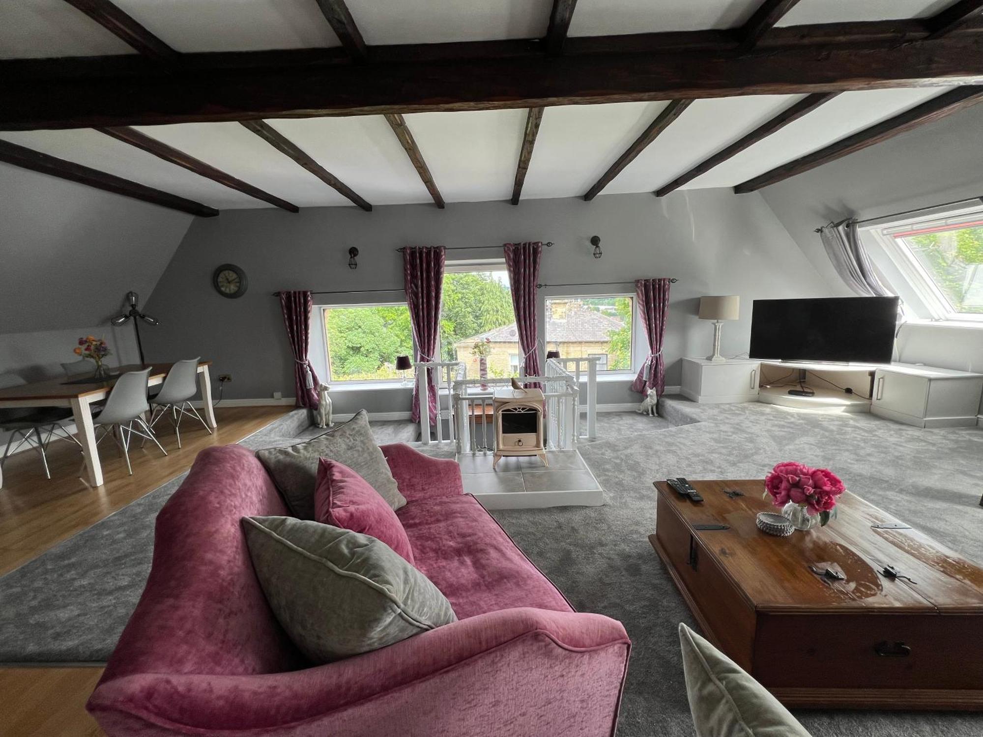 The Loft @ Brighouse Apartment Bagian luar foto